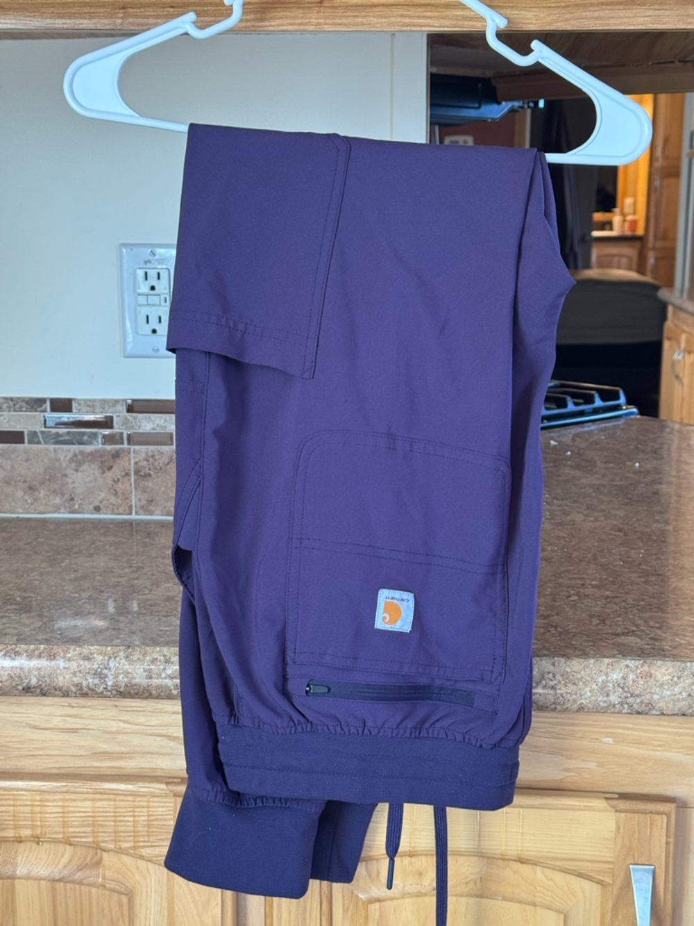 Assorted scrubs - Picture 4 of 8